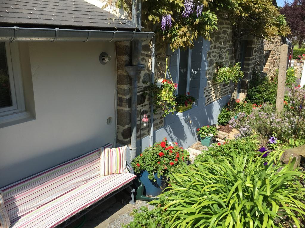 Au Bon Accueil Bed & Breakfast Saint-Marcan Exterior photo
