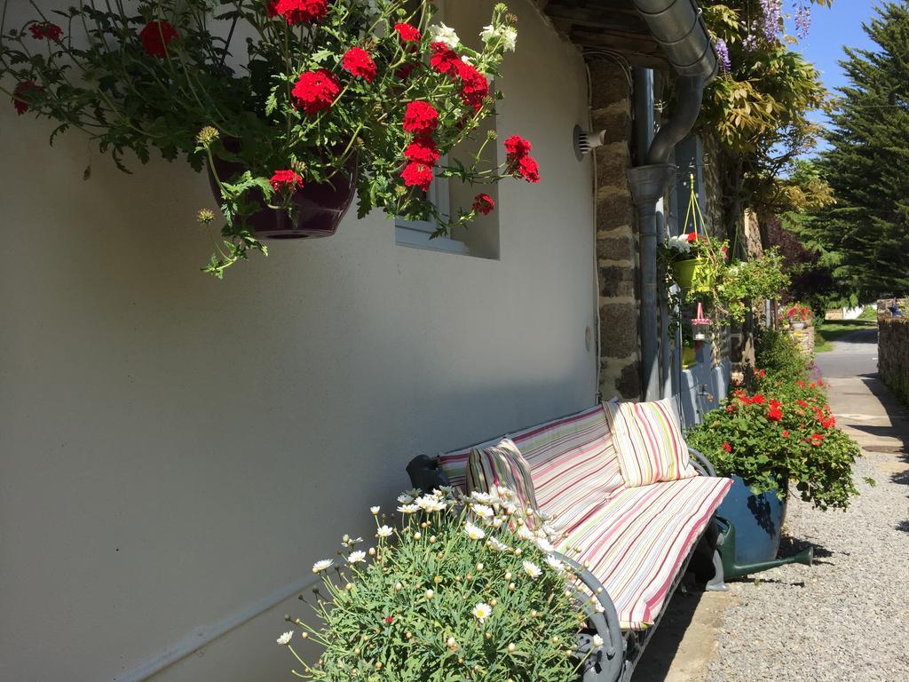 Au Bon Accueil Bed & Breakfast Saint-Marcan Exterior photo
