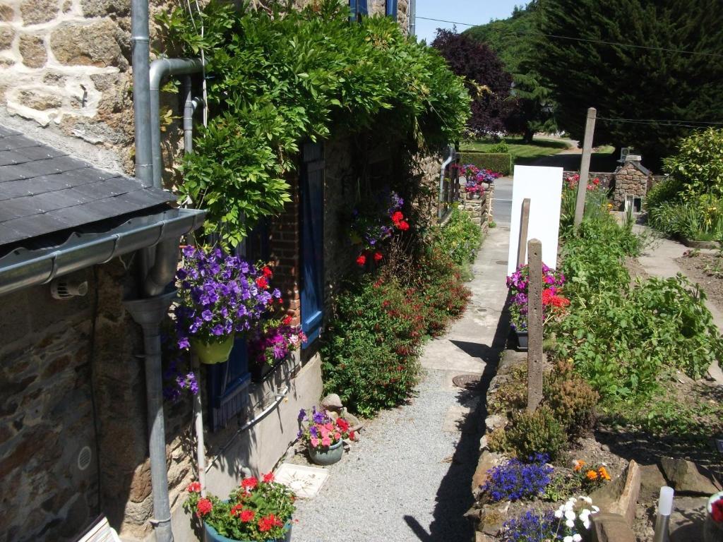 Au Bon Accueil Bed & Breakfast Saint-Marcan Exterior photo
