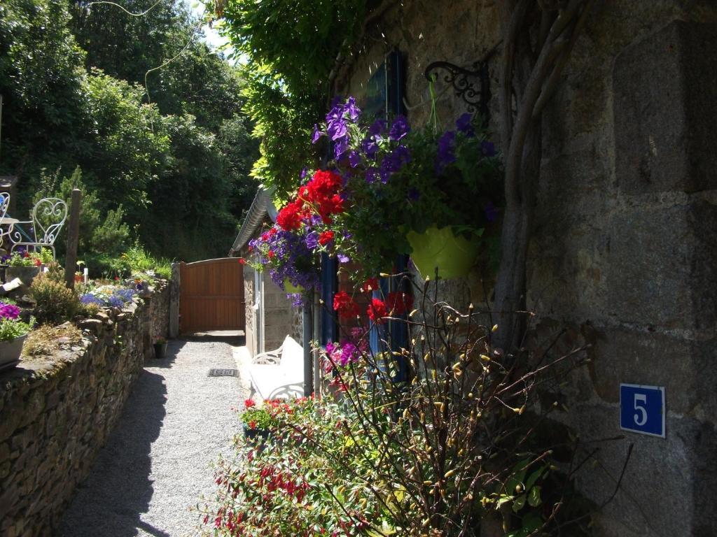 Au Bon Accueil Bed & Breakfast Saint-Marcan Exterior photo